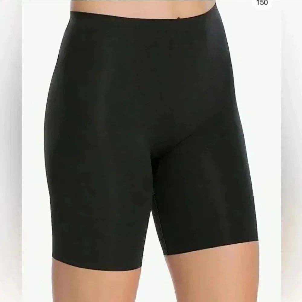 Spanx Trust Your Thin-stincts Mid-thigh Shorts size M